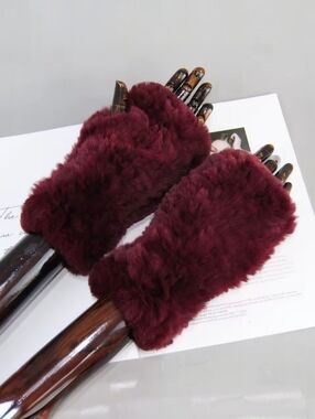 Plush Faux Fur Fingerless Gloves ▪︎  Merlot ▪︎ Sz 7.87"